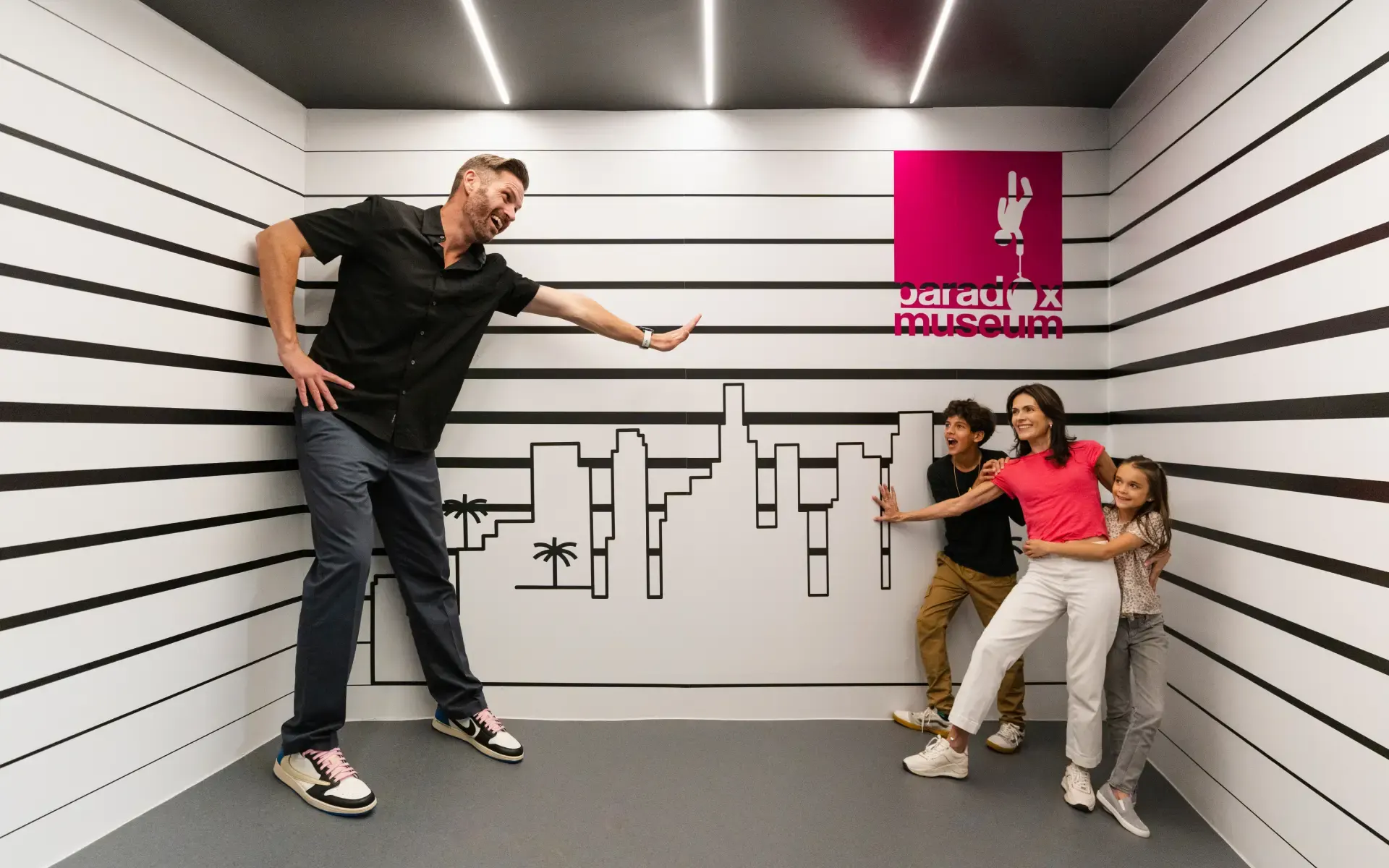 Paradox Museum / Ames Room